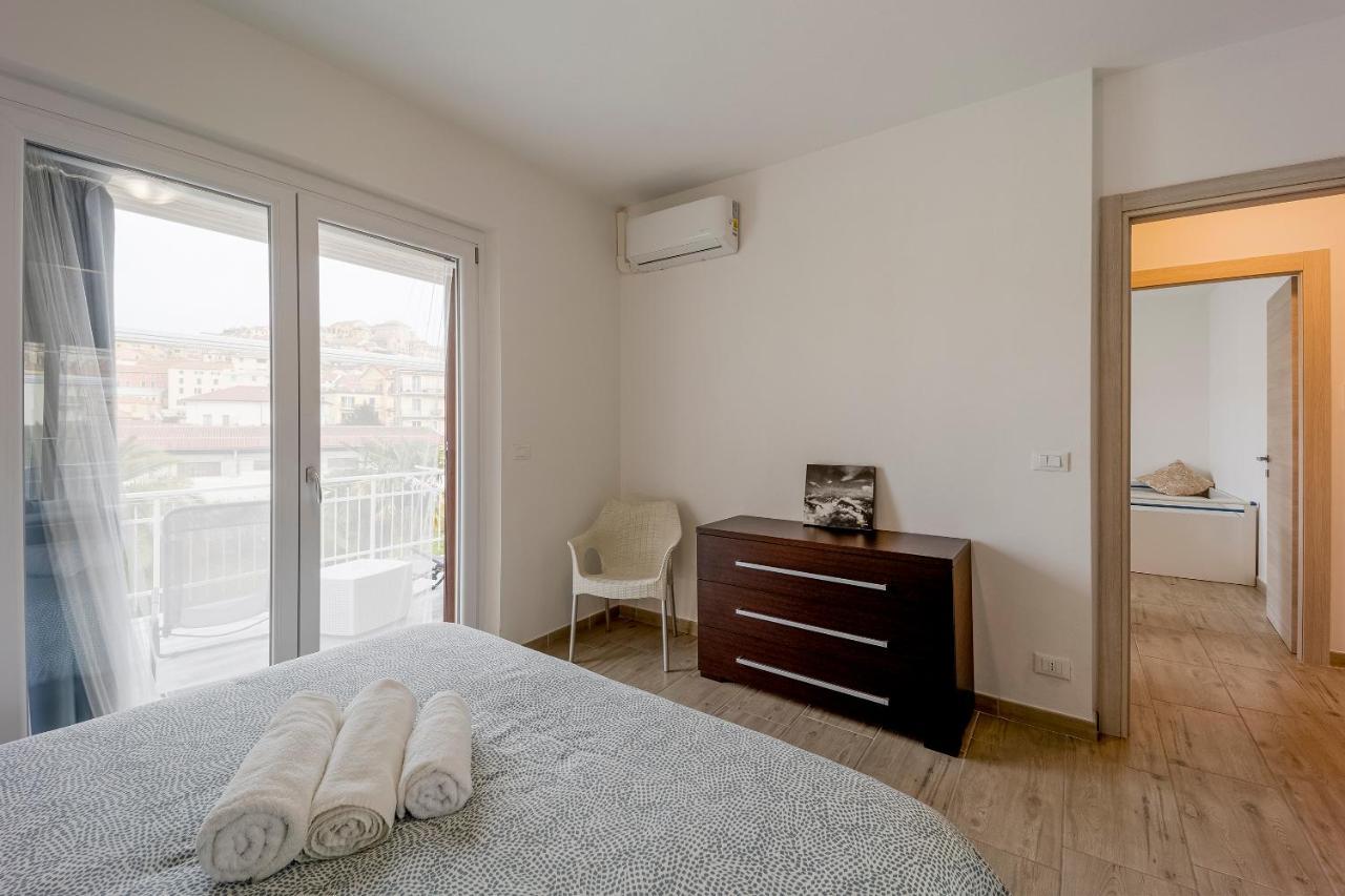 Il Gattino Di Porto - Apt 5 - Bilocale Terrazzo Piscina Imperia Ngoại thất bức ảnh